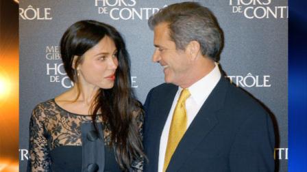 Mel Gibson and Oksana Grigorieva arrive at the Edge Of Darkness Premiere in Paris Thursday Feb. 4, 2010. (AP Photo/Jacques Brinon)