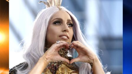 Lady Gaga arrives at the MTV Video Music Awards on Sunday, Sept. 12, 2010 in Los Angeles. (AP Photo/Chris Pizzello)