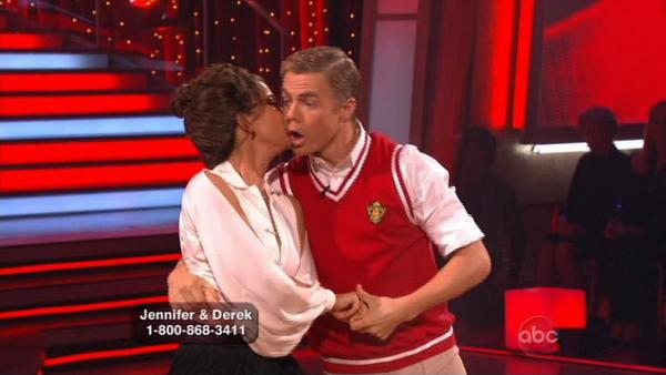 Jennifer Grey and Derek Hough, who had top scores in the first 2 weeks, scored 24 points for their Samba.