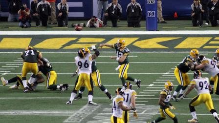 Green Bay Packers Aaron Rodgers #12 throws a pass against the Pittsburgh Steelers during Super Bowl XLV on Sunday, Feb. 6, 2011, in Arlington, Texas. (AP Photo/Gregory Payan)