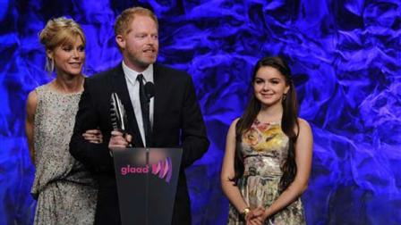 From left, Julie Bowen, Jesse Tyler Ferguson, and Ariel Winter accept the Outstanding Comedy Series Award on behalf of Modern Family at The 22nd Annual Glaad Media Awards