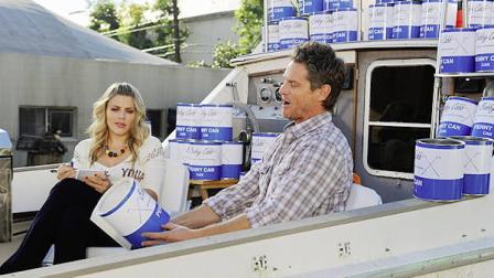 Bobby (Brian Van Holt) and Laurie (Busy Philipps) partner up in a business venture to bring the gangs favorite game, Penny Can, to the masses.