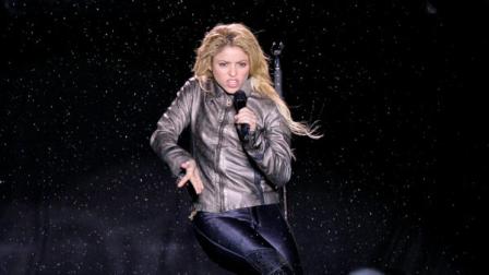 Colombias star singer Shakira performs in torrential rain during The Sun Comes Out World Tour concert in Bucharest, Romania, Saturday night, May 7, 2011. Thousands of fans braved heavy rain and low temperatures to attend the concert.(AP Photo/Vadim Ghirda)