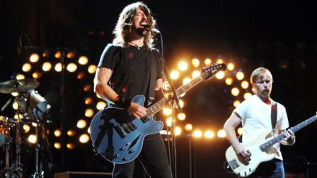 Guitarist Dave Grohl, left, and bassist Nate Mendel of the Foo Fighters perform during rehearsals for the MTV Movie Awards 2011 at the Gibson Amphitheatre, June 3, 2011 in Universal City, Calif. The Movie Awards air live on MTV on Sunday, June 5. (AP Photo/PictureGroup, Scott Gries)