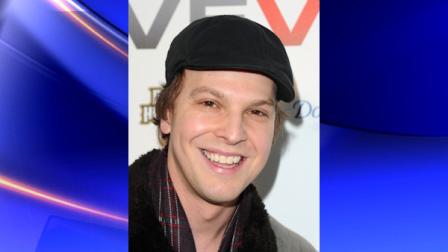 FILE - In this Dec. 8, 2009 file photo, singer Gavin DeGraw attends the launch party for Vevo, a premium music video and entertainment experience, created by Universal Music Group, Sony Music Entertainment and YouTube, in New York. (AP Photo/Peter Kramer, File)
