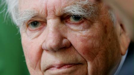 **FILE**CBS 60 Minutes commentator Andy Rooney is shown Sept. 20 , 2005, in New York. Rooney said on Tuesday, Dec. 5, 2006, that a racist commentary falsely attributed to him is circulating over the Internet and through e-mails. The 60 Minutes essayist wants anyone who might have seen it to know he had nothing to do with it. (AP Photo/Bebeto Matthews)