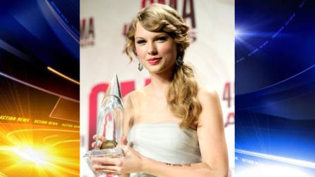 Taylor Swift poses backstage with the award for entertainer of the year at the 45th Annual CMA Awards in Nashville, Tenn., on Wednesday, Nov. 9, 2011. (AP Photo/Evan Agostini)