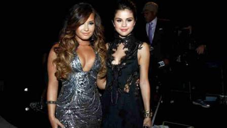 Demi Lovato, left, and Selena Gomez arrive at the MTV Video Music Awards on Sunday Aug. 28, 2011, in Los Angeles.