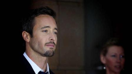 Australian actor Alex OLoughlin attends the premiere of the movie The Back-Up Plan, in London, Wednesday, April 28, 2010. (AP Photo/Jorge Herrera)
