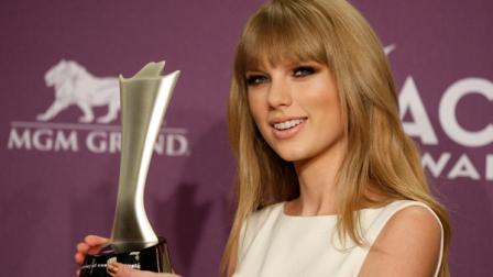 Taylor Swift poses backstage with the award for entertainer of the year at the 47th Annual Academy of Country Music Awards on Sunday, April 1, 2012 in Las Vegas. (AP Photo/Isaac Brekken)