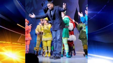 This image released by ABC shows former NFL player Michael Strahan, center, bowing during a curtain call for the matinee show of the musical Elf, Wednesday, Dec. 5, 2012 in New York. Strahan, a co-host on the morning show Live! with Kelly and Michael, made his Broadway debut Wednesday playing three roles in the Christmas-themed musical. (AP Photo/Disney-ABC, Lorenzo Bevilaqua)
