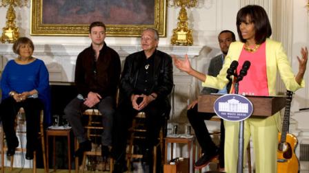 First lady Michelle Obama, right, introduces from left singers Mavis Staples, Justin Timberlake, Charlie Musselwhite, and Ben Harper, during the workshop, Soulsville, USA: The History of Memphis Soul, in the State Dining Room of the White House in Washington, on Tuesday, April 9, 2013. (AP Photo/Jacquelyn Martin)