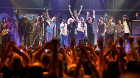 Artists who performed at the Boston Strong Concert took the stage during an Evening of Support and Celebration at the TD Garden on Thursday, May 30, 2013 in Boston. (Photo by Bizuayehu Tesfaye/Invision/AP)