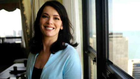 British television cook and writer Nigella Lawson, whose new book is ``Forever Summer, poses in Chicago, Tuesday, May 6, 2003. The book is companion to a TV show, ``Forever Summer With Nigella. (AP Photo/Kevin W. Weinstein)