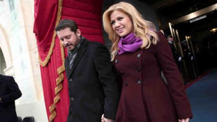 Singer Kelly Clarkson and Brandon Blackstock arrive on the West Front of the Capitol in Washington, Monday, Jan. 21, 2013, for the Presidential Barack Obamas ceremonial swearing-in ceremony during the 57th Presidential Inauguration. (AP Photo/Win McNamee, Pool)