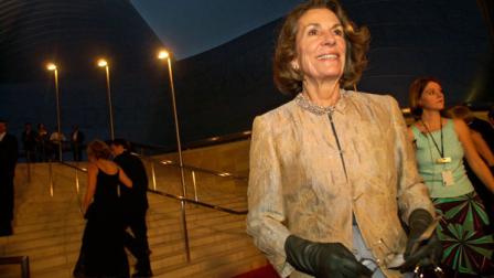 Diane Disney Miller poses for photographers as she arrives for a grand opening concert gala at the new Walt Disney Concert Hall in Los Angeles, Thursday, Oct. 23, 2003. (AP Photo/Chris Pizzello)