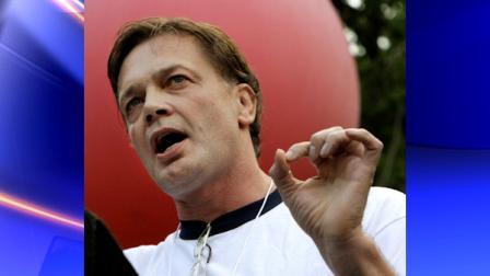 Dr. Andrew Wakefield addresses a gathering hosted by the American Rally For Personal Rights in Chicagos Grant Park. Wednesday, May 26, 2010. Wakefields 1998 research linking autism and the vaccine for measles, mumps and rubella influenced millions of parents to refuse the shot for their children was banned Monday from practicing medicine in his native Britain. (AP Photo/Charles Rex Arbogast)