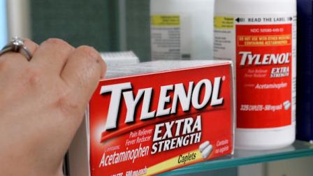 FILE - This file photo made June 30, 2009, shows Tylenol Extra Strength in Palo Alto, Calif. Johnson and Johnson said Thursday, July 28, 2011, that its reducing the maximum daily dose of its Extra Strength Tylenol pain reliever to lower risk of accidental overdose from acetaminophen, its active ingredient and the top cause of liver failure.(AP Photo/Paul Sakuma, File)