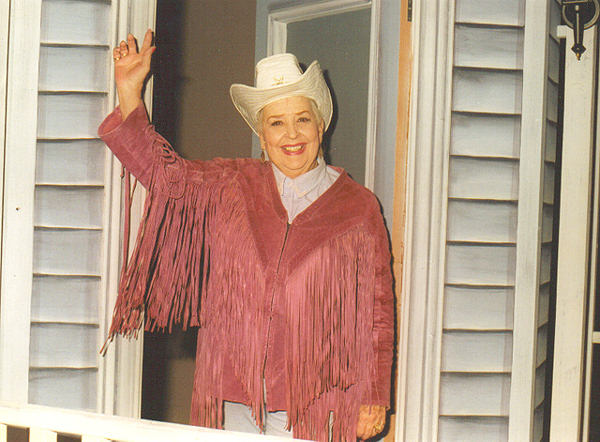 Legendary variety show host Sally Starr (Photo...