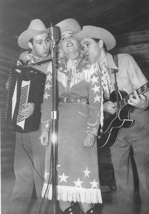 Legendary variety show host Sally Starr (Photo...