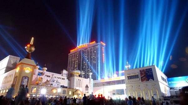 Spectators watch Lights of Freedom at the Trump Taj Mahal in Atlantic City, N.J., in this July 26, 2003.