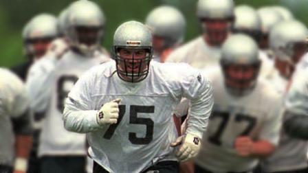 Greg Skrepenak, formerly of Oakland Raiders (75), and the Carolina Panthers work out during minicamp for rookies and free agents in Rock Hill, S.C., Friday, April 26, 1996.