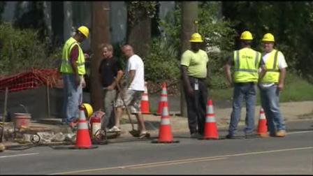 Crews work to repair a gas leak in Ewing, New Jersey on August 17, 2011.