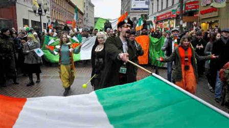 A St. Patricks Day Parade is held in Arbat Street in downtown Moscow, Russia, Saturday, March 17, 2012. (AP Photo/Misha Japaridze)