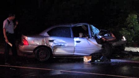 1 injured when car hits SEPTA bus, utility pole