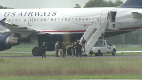 Man in custody after Philadelphia International Airport security incident