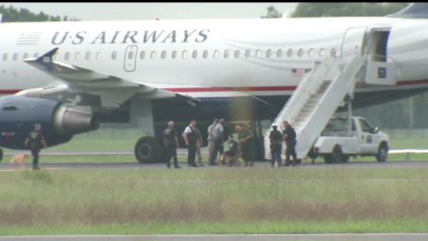 Man in custody after Philadelphia International Airport security incident