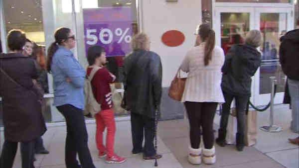 Black Friday Madness at Phila. Premium Outlets | Video | 6abc.