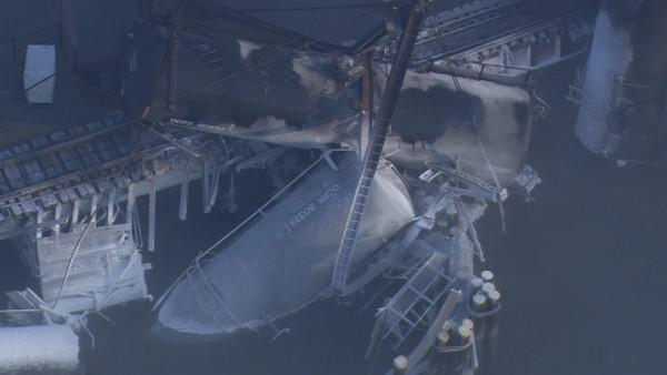 Train carrying chemicals derails into Del. River