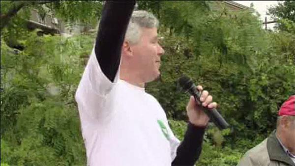 David Murphy helps Stamp Out Parkinsons