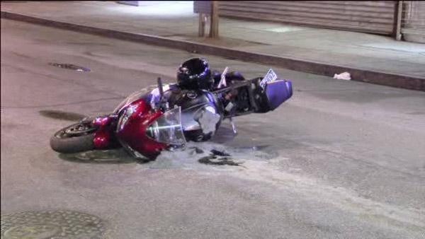 Fleeing motorcyclist runs over officer's foot