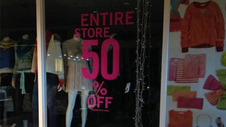 An Action News viewer sent this picture via Twitter of just one of the stores darkened by a partial power failure at the Christiana Mall in Delaware on Black Friday 2013.