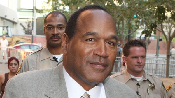 O.J. Simpson arrives at the Clark County Regional Justice Center for opening statements on the first day Simpsons trial in Las Vegas, Monday, Sept. 15, 2008. Simpson faces 12 charges, including felony kidnapping, armed robbery and conspiracy. (AP Photo/Daniel Gluskoter, Pool)