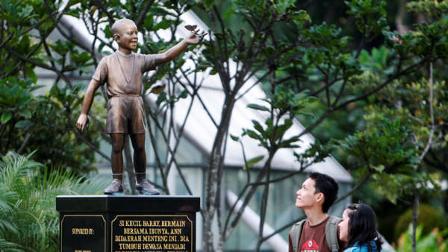 Indonesia Obama Statue