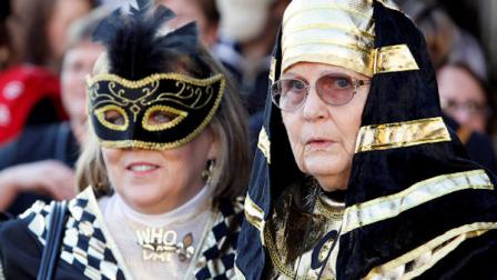 New Orleans Saints fans stand outside the Louisiana Superdome before an NFL football game between the New Orleans Saints and the Pittsburgh Steelers at the Louisiana Superdome in New Orleans, Sunday, Oct. 31, 2010. (AP Photo/Patrick Semansky)