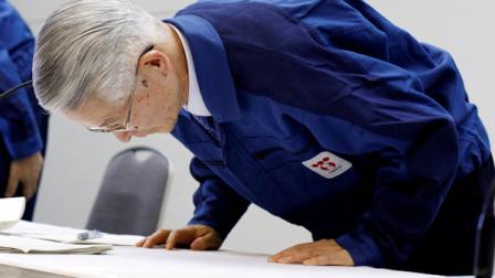 Tokyo Electric Power Co., (TEPCO) Chairman Tsunehisa Katsumata bows at the end of a news conference at the companys headquarters in Tokyo, Sunday, April 17, 2011. TEPCO, the operator of the crippled nuclear power plant leaking radiation in northern Japan announced a plan Sunday that would bring the crisis under control within six to nine months and allow some evacuated residents to return to their homes. (AP Photo/Shuji Kajiyama)