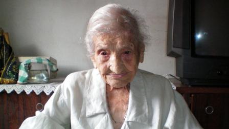 FILE -- A March 11, 2001 file photo provided by the Guinness World Records organization shows Brazilian Maria Gomes Valentim, in Carangola, in Brazils Minas Gerais state. Gomes Valentim cited as the worlds oldest living human by Guinness World Records died Tuesaday morning June 21, 2011, (AP Photo/Guinness World Records/file)