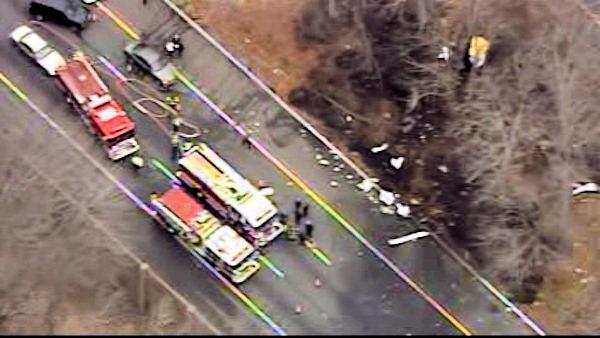 3 adults, 2 children killed in plane crash on NJ highway | 6abc.