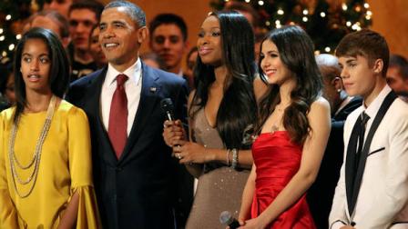 FILE - From left, Malia Obama, President Barack Obama, and performers Jennifer Hudson, Victoria Justice, and Justin Bieber, stand on stage before singing Hark! The Herald Angels Sing at the annual Christmas in Washington taping at the National Building Museum in Washington, Sunday, Dec. 11, 2011. (AP Photo/Jacquelyn Martin)