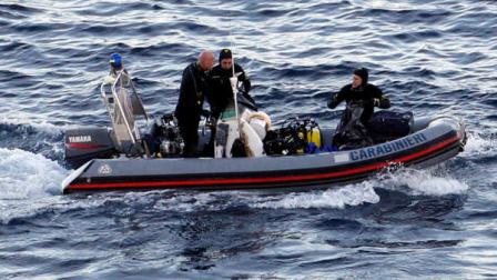 Italian Carabinieri divers carry what they recovered in the captains cabin on the grounded cruise ship Costa Concordia off the Tuscan island of Giglio, Italy, Saturday, Jan. 21, 2012. The cruise captain who grounded the Costa Concordia off the Tuscan coast with 4,200 people on board did not relay correct information either to the company or crew after the ship hit rocks, the cruise ship owners CEO said as the search resumed for 21 missing passengers. (AP Photo / Pier Paolo Cito)
