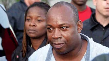 DEA agents bring Jamaican gang leader Christopher Dudus Coke From Westchester County Airport to a waiting vehicle, Thursday, June 24, 2010, in White Plains, New York. (AP Photo/David Karp)
