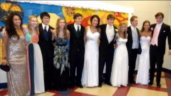 Prom picture in Wisconsin ruined by pier collapse