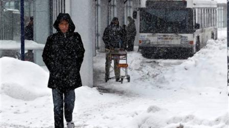 People walk in the snow in Buffalo, N.Y., Saturday, Dec. 29, 2012. A mild but widespread winter storm has developed over the Northeast and the upper Ohio River Valley, the second in less than a week for the regions. (AP Photo/Mel Evans)