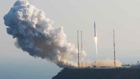 South Koreas rocket lifts off from its launch pad at the Naro Space Center in Goheung, SouthKorea, Wednesday, Jan. 30, 2013. SouthKorea says it has successfully launched a satellite into orbit from its own soil for the first time. Wednesdays high-stakes launch comes just weeks after archrival North Korea successfully launched its own satellite to the surprise of the world. (AP Photo/Yonhap, Lee Sang-hak)