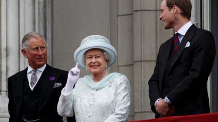 - FILE - In this June 5, 2012 file photo, Britains Prince Charles, Britains Queen Elizabeth II and Prince William stand on the balcony at Buckingham Palace during the Diamond Jubilee celebrations in central London. (AP Photo/Stefan Wermuth, Pool, File)