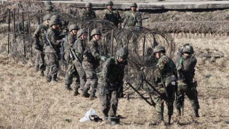 South korean Army soldiers set up barbed wire fence during an exercise against possible attacks by NorthKorea near the border village of Panmunjom in Paju, South Korea, Monday, March 11, 2013. South Korea and the U.S. on Monday kicked off an annual military drill amid worries about a possible bloodshed following North Koreas threat to scrap a decades-old war armistice and launch a nuclear attack on the U.S. (AP Photo/Ahn Young-joon)